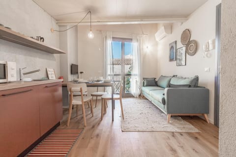 Living room, Photo of the whole room, Dining area