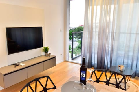 Communal lounge/ TV room, TV and multimedia