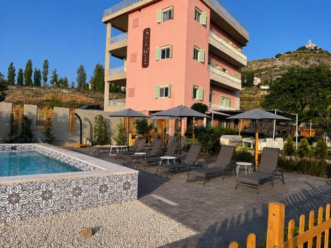 Property building, Swimming pool, sunbed