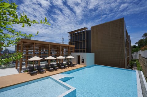 Property building, Day, Balcony/Terrace, Pool view, Swimming pool, Swimming pool, sunbed