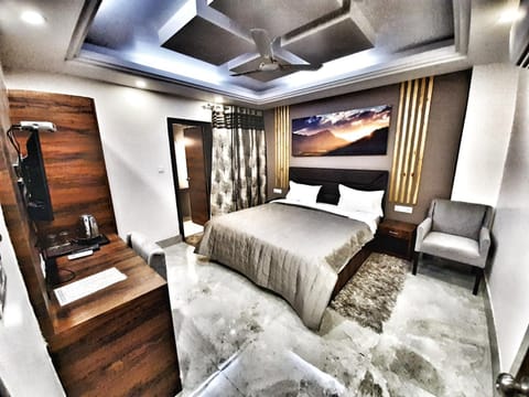 Photo of the whole room, Seating area, Bedroom