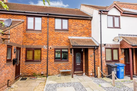 Dolphin Cottage - Short walk to Poole Quay with Private Garden House in Poole