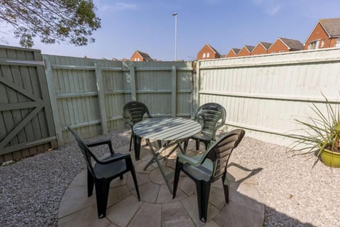 Dolphin Cottage - Short walk to Poole Quay with Private Garden House in Poole