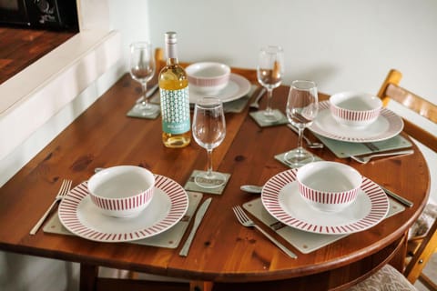 Dolphin Cottage - Short walk to Poole Quay with Private Garden House in Poole