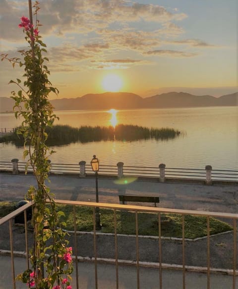 Balcony/Terrace, On site, Lake view, Sunrise