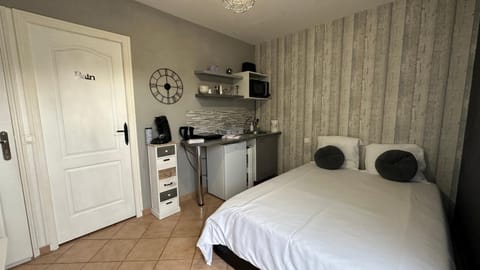 studio indépendant dans villa avec piscine jacuzzi House in Vidauban