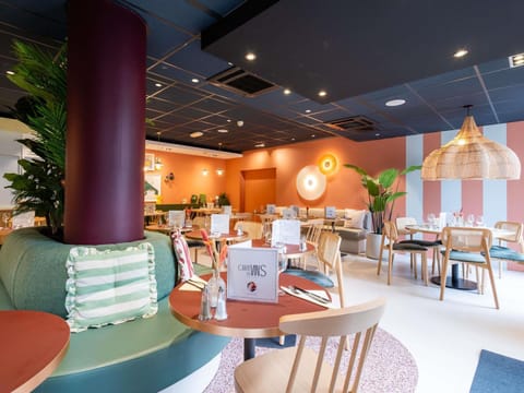 Property building, Restaurant/places to eat