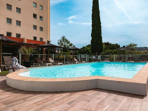 Property building, Swimming pool, Swimming pool