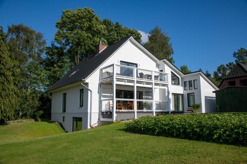 Property building, Day, Garden