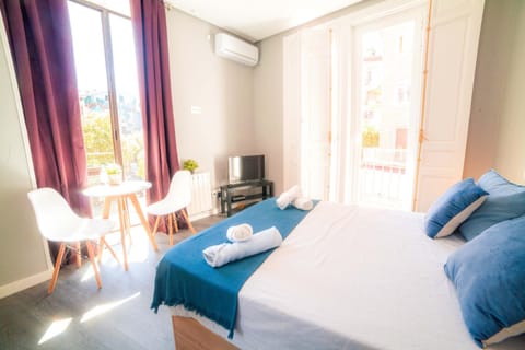 Bed, Photo of the whole room