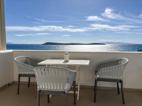 View (from property/room), Balcony/Terrace, Seating area, Sea view