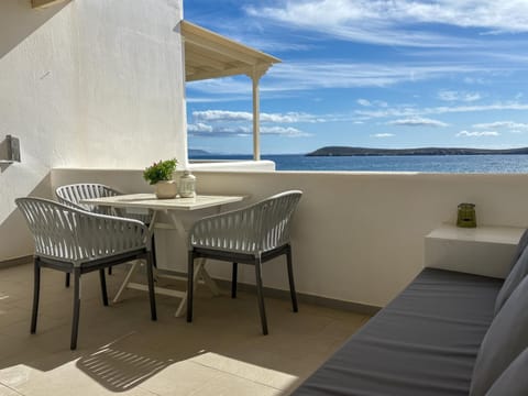 Patio, Day, Natural landscape, View (from property/room), Balcony/Terrace, Seating area, Sea view