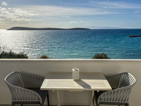 Day, Natural landscape, View (from property/room), Balcony/Terrace, Seating area, Beach, Sea view