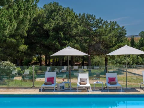 Swimming pool, sunbed