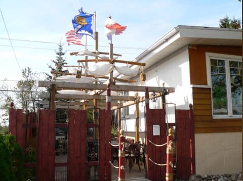 Facade/entrance