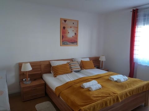 Bed, Photo of the whole room, Bedroom, towels