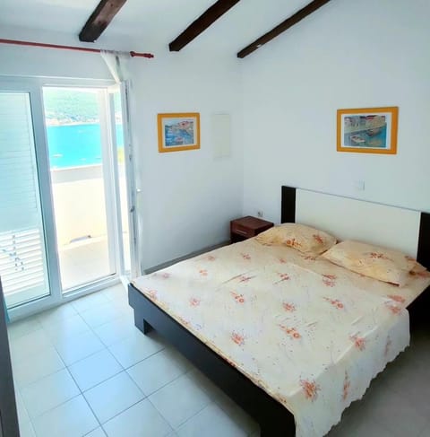 Nearby landmark, Bed, Balcony/Terrace, Photo of the whole room, Beach, Bedroom, Sea view, Sea view, Sunrise, Sunset, air conditioner