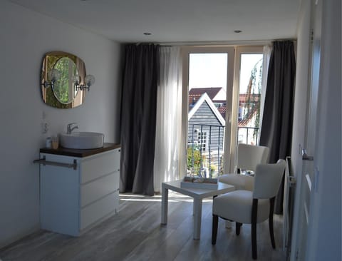 t Laege Uus Bed and Breakfast in Burgh-Haamstede