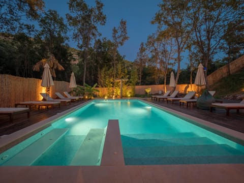 Swimming pool, Swimming pool