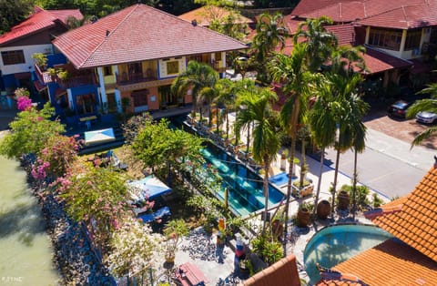 Bird's eye view, Pool view