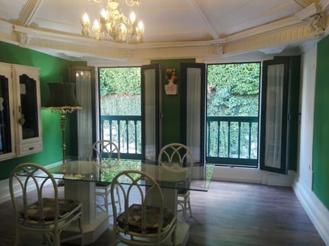 View (from property/room), Balcony/Terrace, Dining area