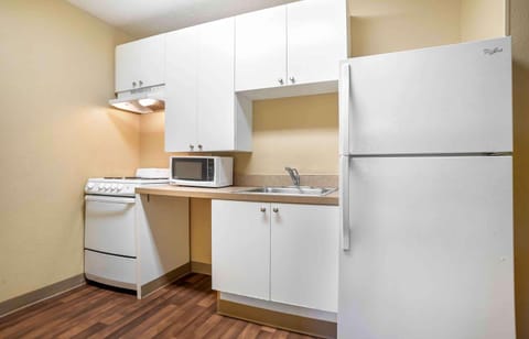Kitchen or kitchenette, Bedroom