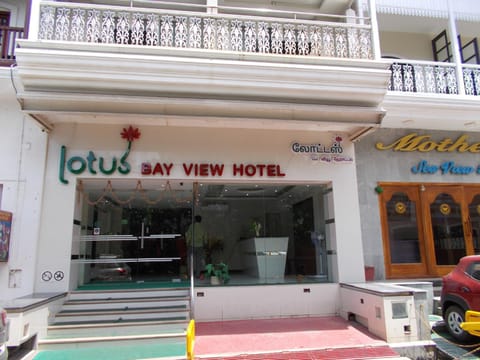 Facade/entrance