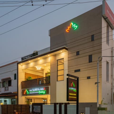 Facade/entrance