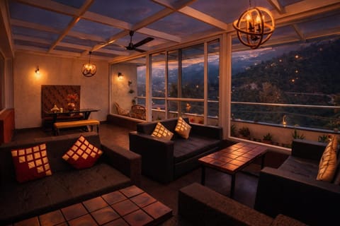 Living room, Dining area, Mountain view