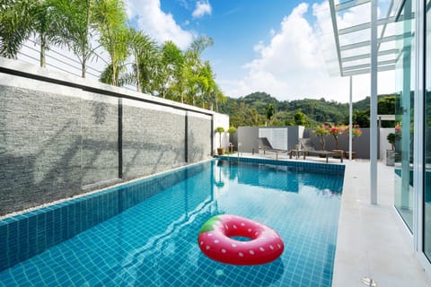 Swimming pool, Swimming pool