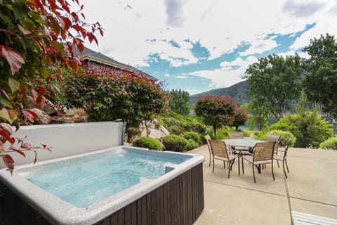 Beaches and Breezes on Wapato - 4 Bed 4 Bath Vacation home in Wapato Point House in Manson