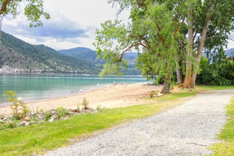 Beaches and Breezes on Wapato - 4 Bed 4 Bath Vacation home in Wapato Point House in Manson