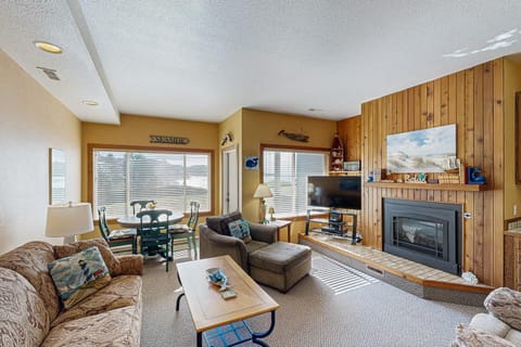 A Whale's Walk - Mariner 2 House in Depoe Bay