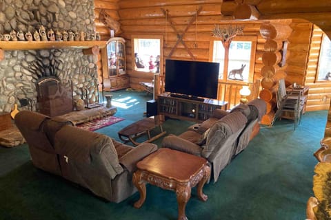 Vienna Villa - 3 Bed 3 Bath Vacation home in Shaver Lake House in Sierra Nevada