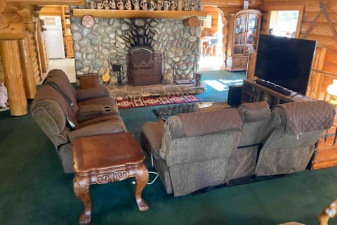 Vienna Villa - 3 Bed 3 Bath Vacation home in Shaver Lake House in Sierra Nevada