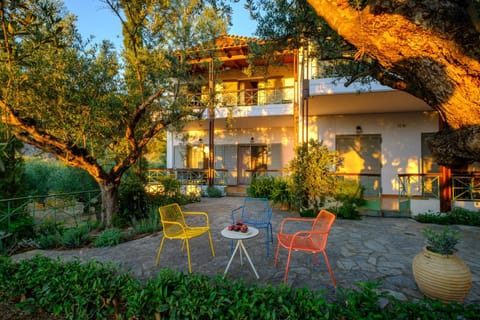Property building, Patio, Garden