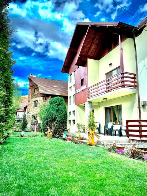 Property building, Spring, Day, Natural landscape, Garden