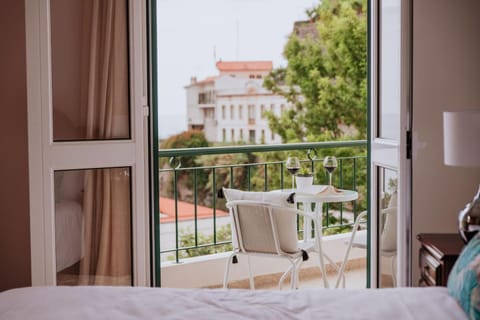 Balcony/Terrace, Street view