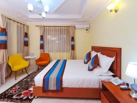 Bed, Photo of the whole room, Seating area, Bedroom, air conditioner