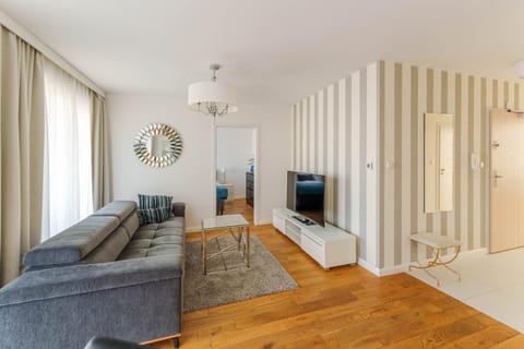 Communal lounge/ TV room, TV and multimedia, Living room, Seating area