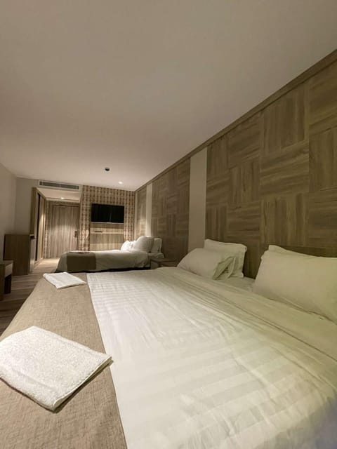 Bed, Living room, Photo of the whole room, Bedroom