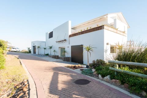 Property building, Facade/entrance, Sea view, Family