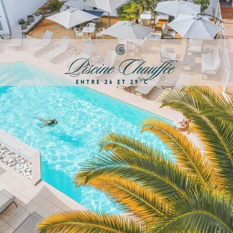Patio, Patio, Solarium, Table tennis, Swimming pool, Swimming pool