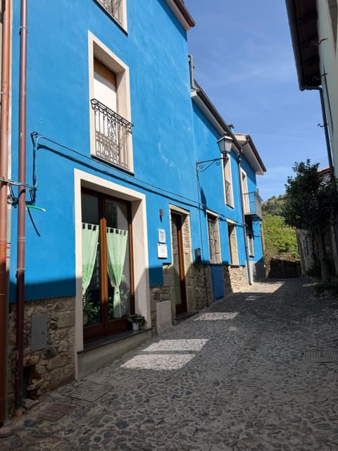 Neighbourhood, Balcony/Terrace, Street view