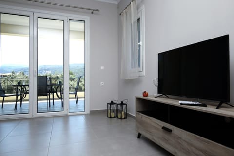 Communal lounge/ TV room, TV and multimedia, Balcony/Terrace