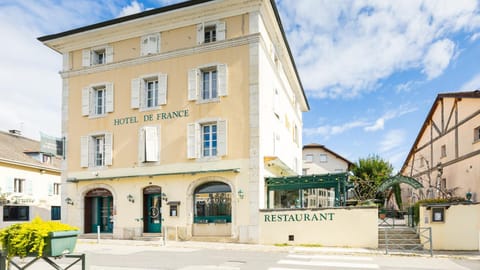 Property building, Restaurant/places to eat