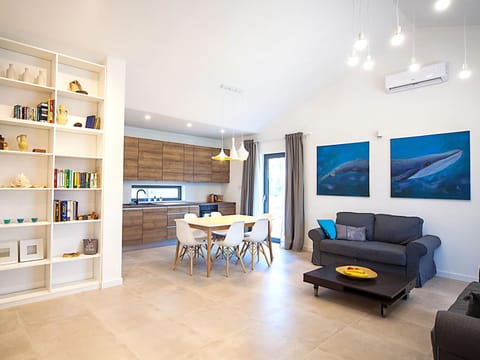 Library, Kitchen or kitchenette, Living room, Photo of the whole room, Decorative detail, Seating area, Dining area