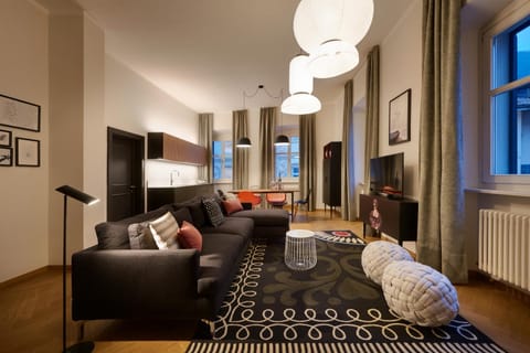 TV and multimedia, Living room, Seating area, Dining area, Sunset