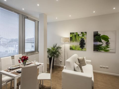 Seating area, Dining area