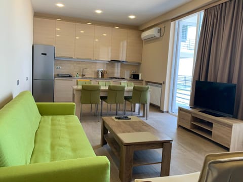 Kitchen or kitchenette, Living room, Dining area, air conditioner